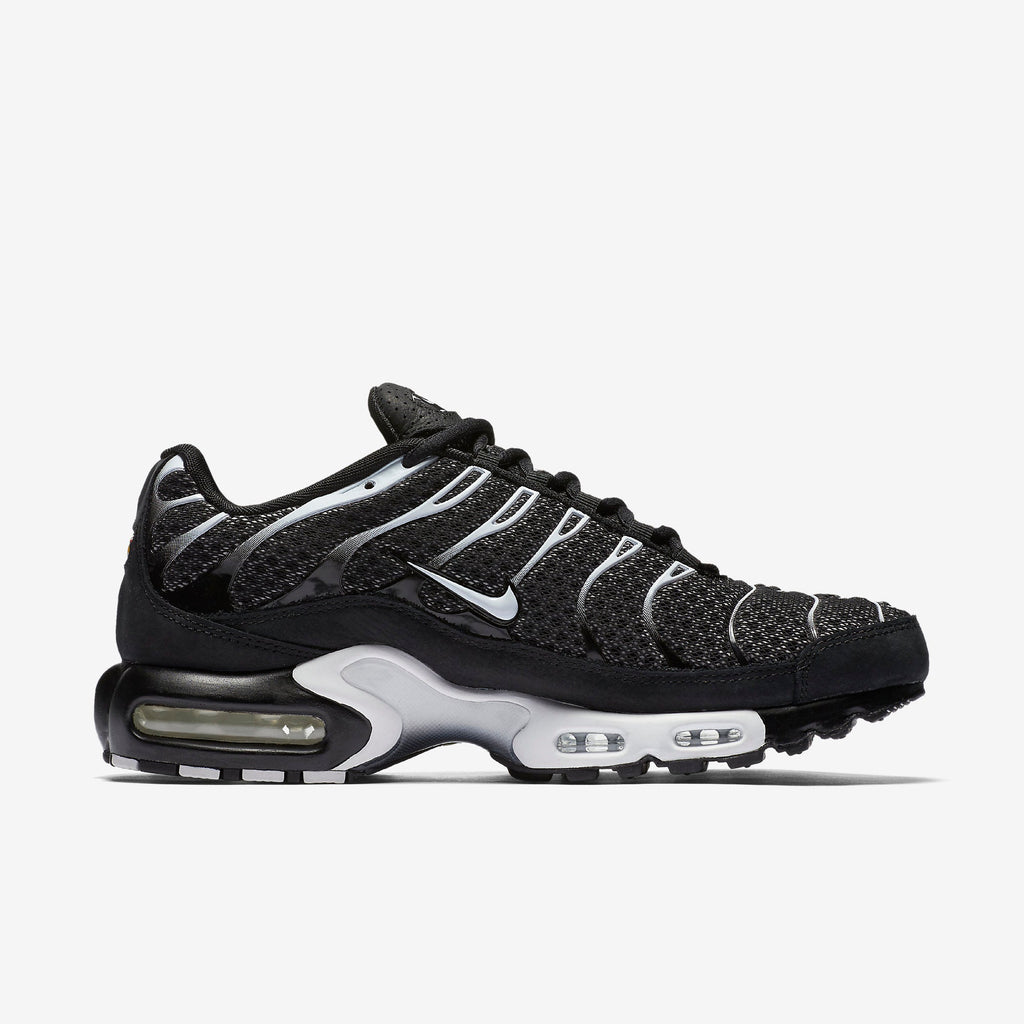 Air Max Plus - Black Sail Salsa Red